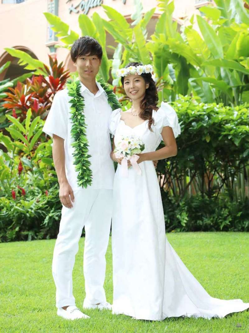 白いハワイアンウェディングドレス（ホロク）