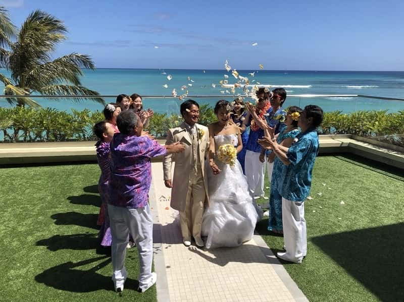ハワイ結婚式服装