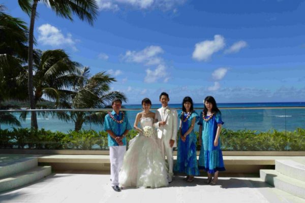 ハワイ結婚式服装